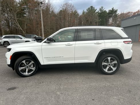 New 2025 Jeep Grand Cherokee Limited w/ Luxury Tech Group II image 13