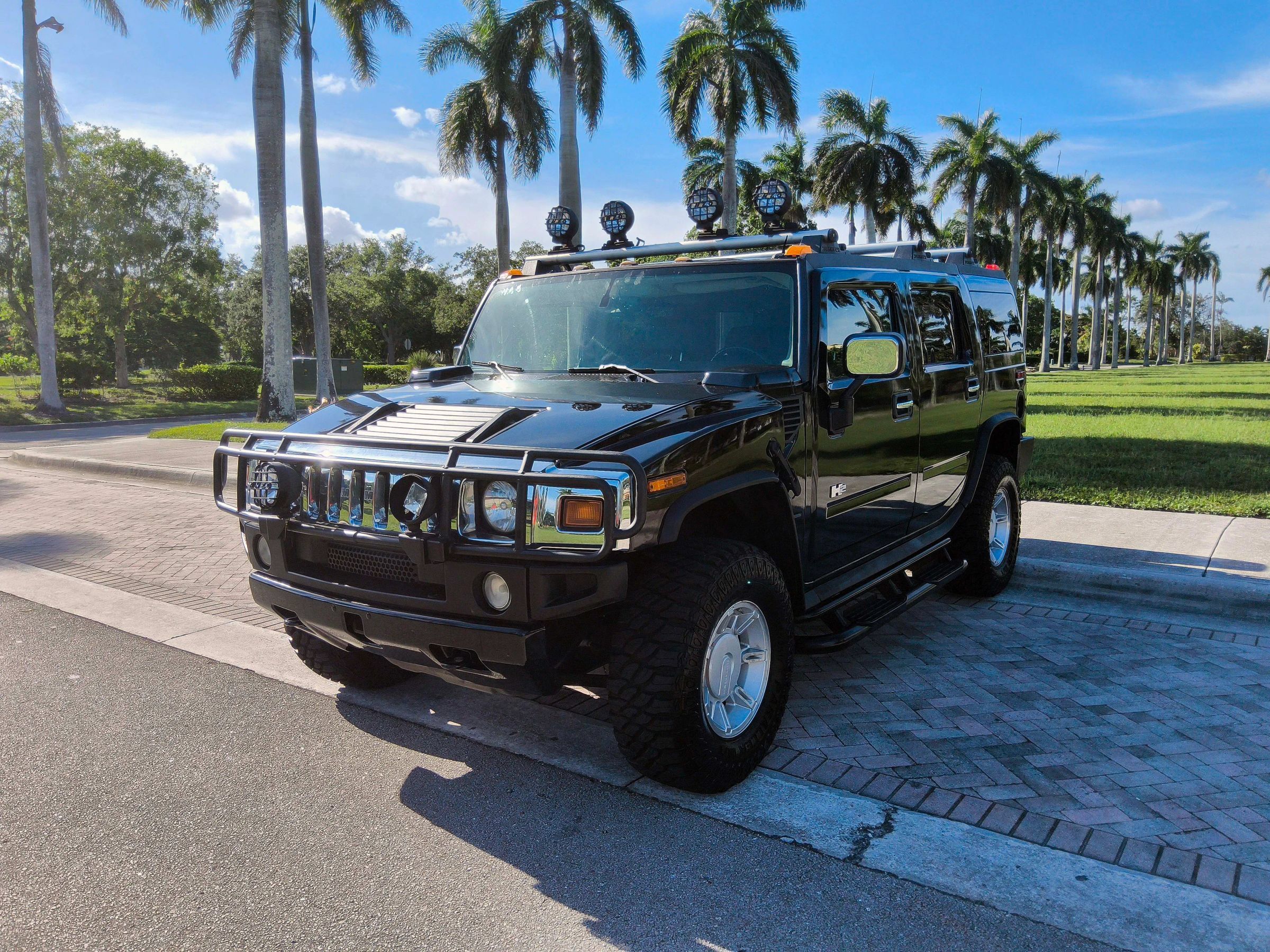 Used 2003 HUMMER H2 w/ Preferred Equipment Group AWD/4WD image 2