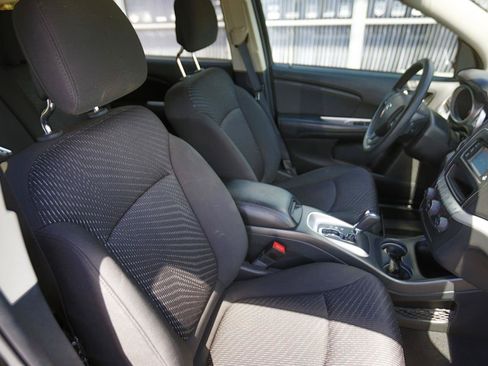 Used 2017 Dodge Journey SE w/ Flexible Seating Group FWD image 15