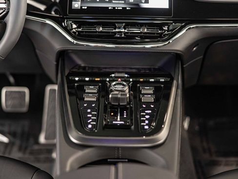 New 2026 Aston Martin DBX 707 image 38