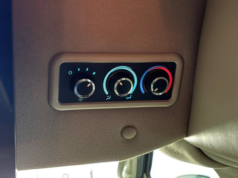 Used 2012 Chevrolet Express 1500 RWD image 35