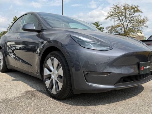 Used 2023 Tesla Model Y Long Range AWD/4WD image 11