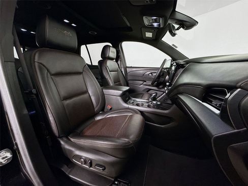 Used 2023 Chevrolet Traverse High Country image 31