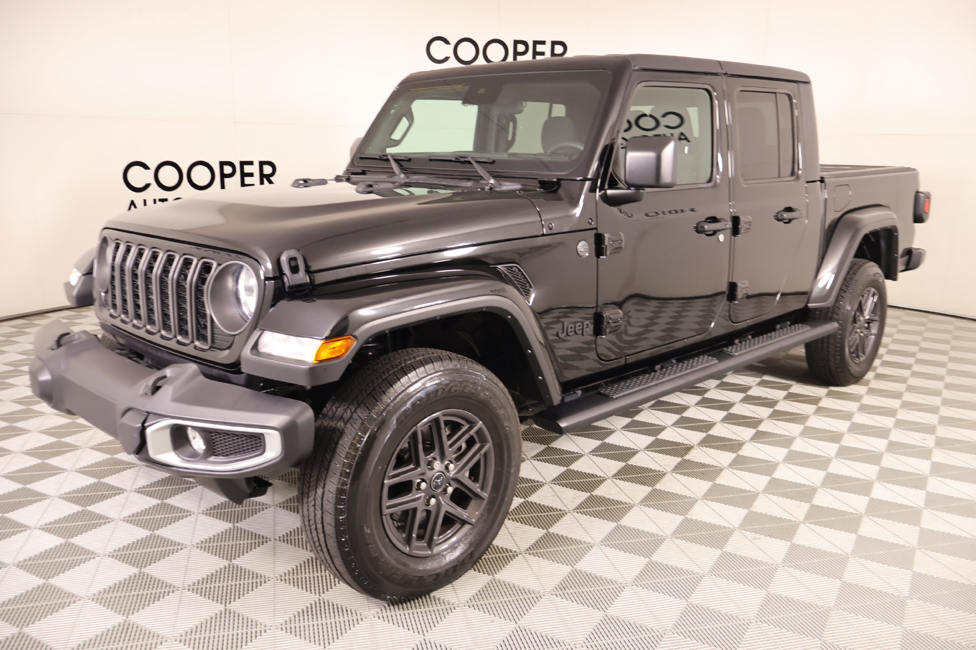 Used 2024 Jeep Gladiator Sport AWD/4WD image 10