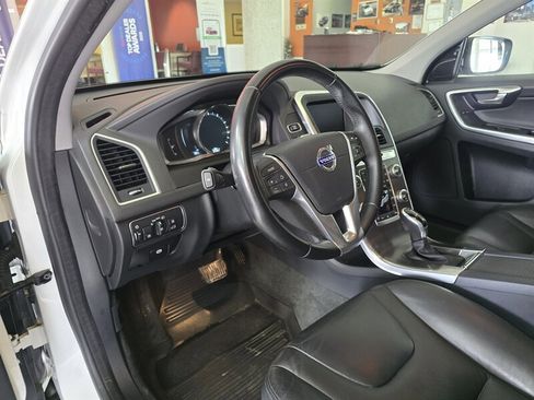 Used 2015 Volvo XC60 T5 Premier w/ Proximity Package image 8