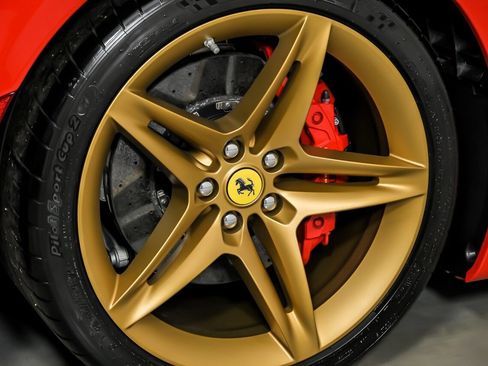 Used 2022 Ferrari SF90 Spider image 16