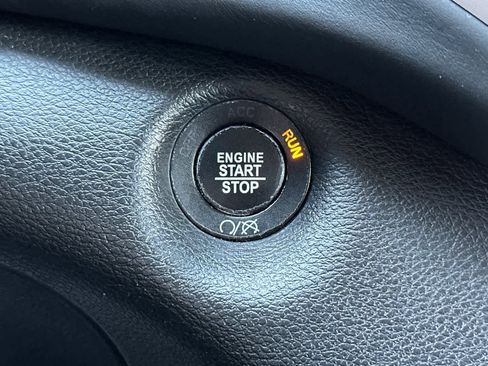 Used 2018 Jeep Cherokee Overland image 25