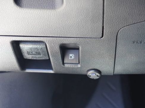 Used 2020 Toyota Highlander XLE FWD image 22