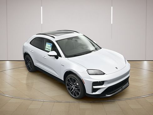 Certified 2025 Porsche Macan Turbo Electric AWD/4WD image 39