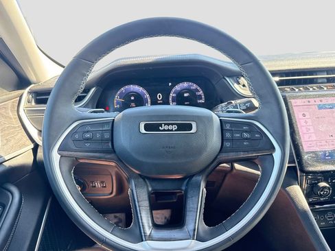 Used 2023 Jeep Grand Cherokee Limited AWD/4WD image 17