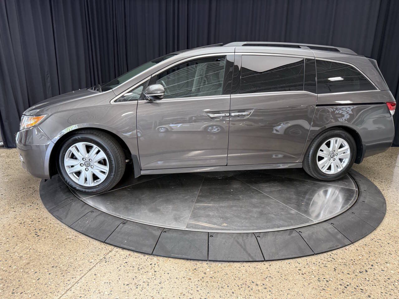 Used 2014 Honda Odyssey Touring image 3