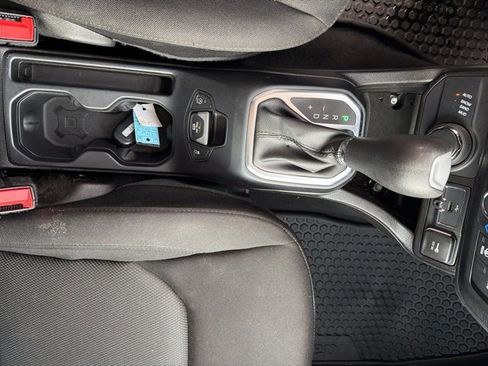 Used 2023 Jeep Renegade Latitude image 20