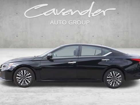 Used 2023 Nissan Altima 2.5 SV image 4