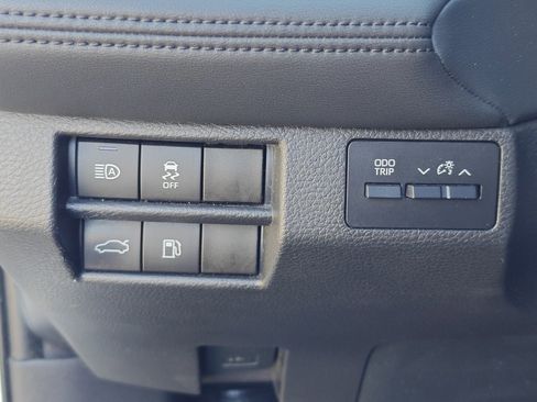 Used 2020 Toyota Avalon XLE image 17