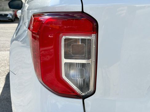 Used 2023 Ford Explorer XLT AWD/4WD image 10