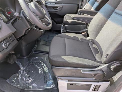 Used 2024 Mercedes-Benz Sprinter 2500 image 15