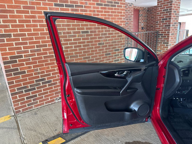 Used 2018 Nissan Rogue Sport SL AWD/4WD image 10