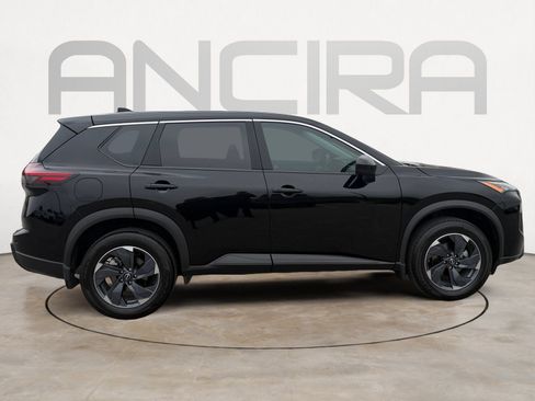Used 2025 Nissan Rogue SV FWD image 12