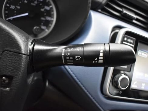 Used 2025 Nissan Versa SV FWD image 23