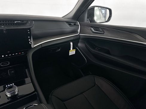 New 2026 Jeep Grand Cherokee L Limited image 32