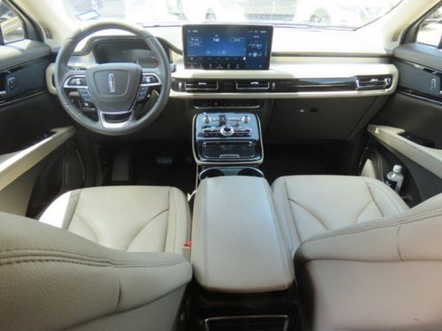Used 2022 Lincoln Nautilus FWD w/ Premium Package image 23