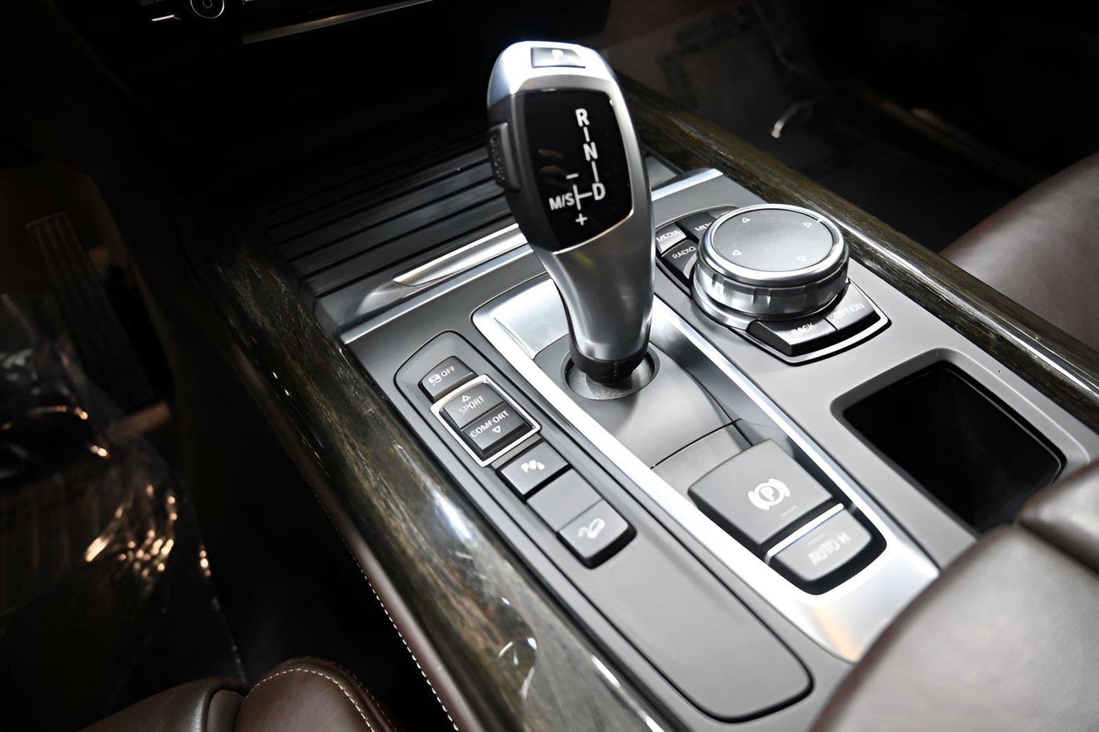 Used 2015 BMW X5 xDrive50i AWD/4WD image 23