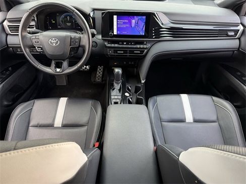 Used 2025 Toyota Camry SE image 10