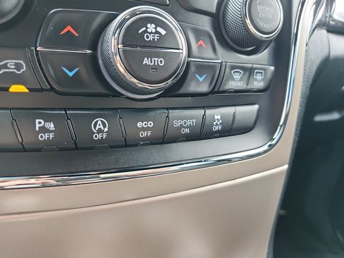 Used 2016 Jeep Grand Cherokee Laredo 75th Anniversary AWD/4WD image 18