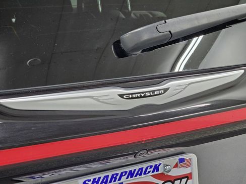 Used 2023 Chrysler Pacifica Touring-L FWD image 26