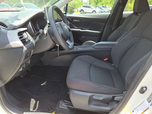 Used 2021 Toyota C-HR LE FWD image 25