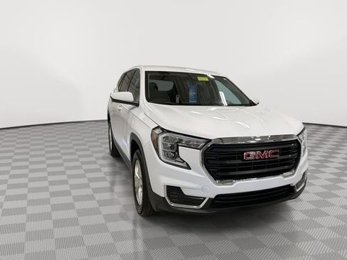 Certified 2024 GMC Terrain SLE FWD image 2