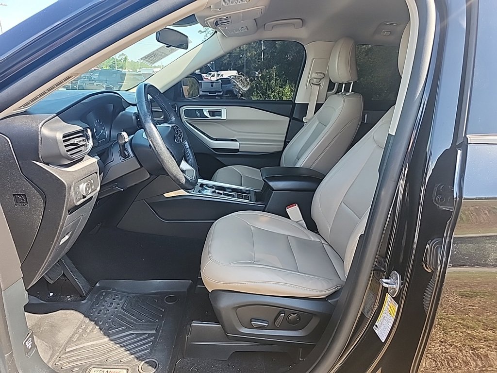 Used 2021 Ford Explorer XLT w/ Equipment Group 202A RWD image 16