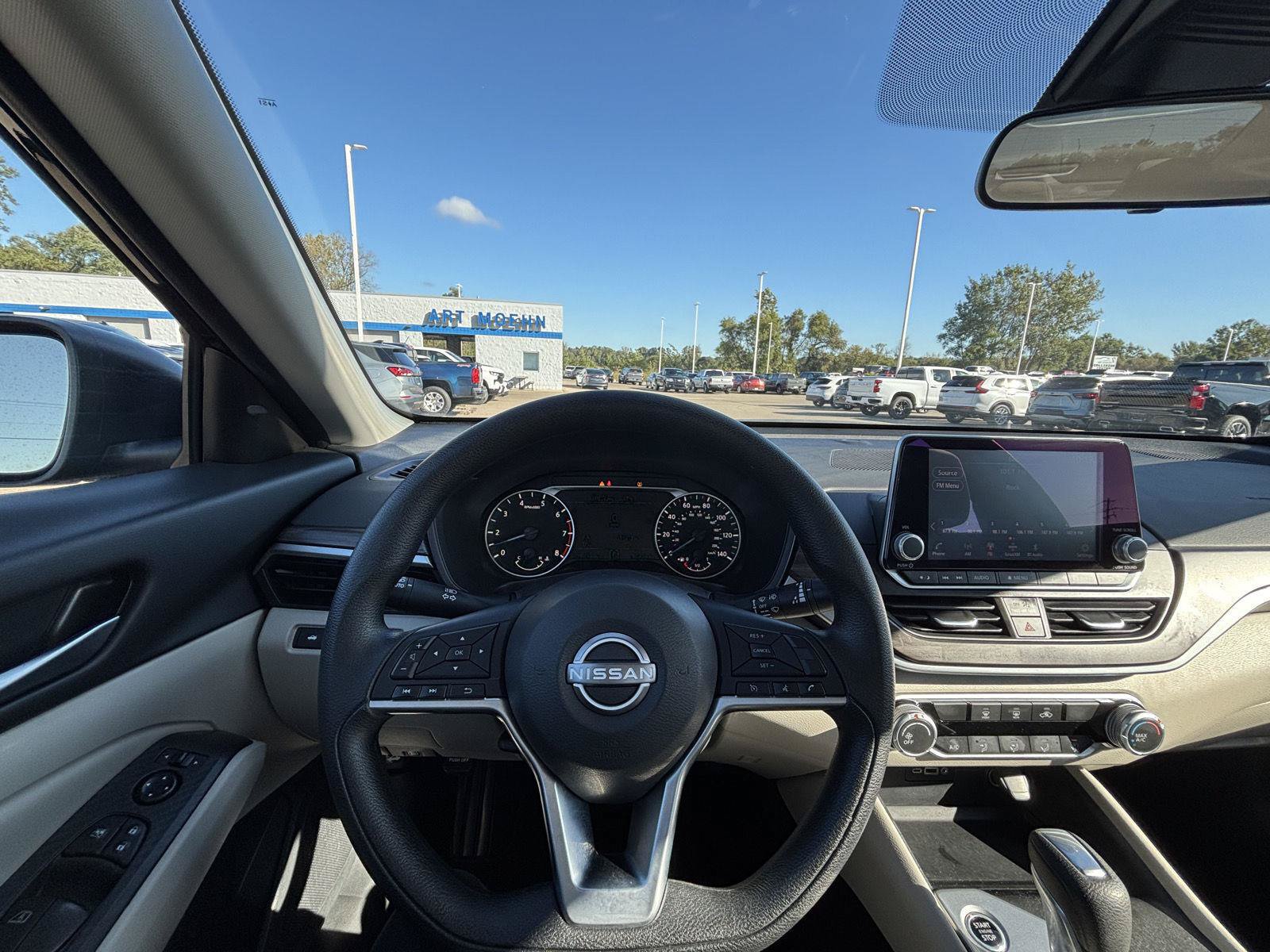 Used 2025 Nissan Altima 2.5 SV FWD image 25