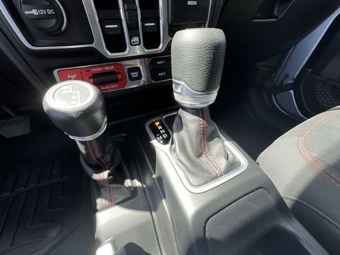 Used 2018 Jeep Wrangler Unlimited Rubicon image 16