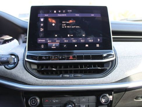 Used 2024 Jeep Compass Latitude image 17