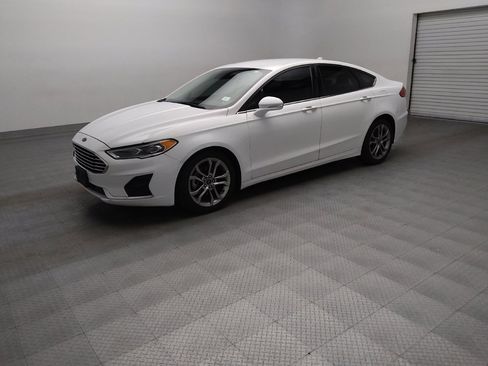 Used 2020 Ford Fusion SEL FWD image 2