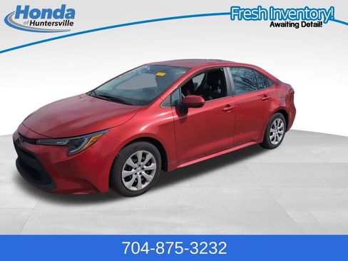 Used 2021 Toyota Corolla LE image 4