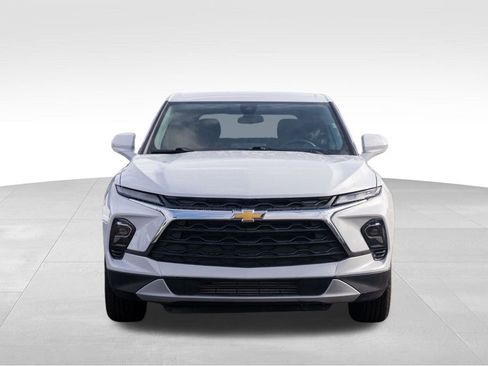 Used 2025 Chevrolet Blazer LT image 2