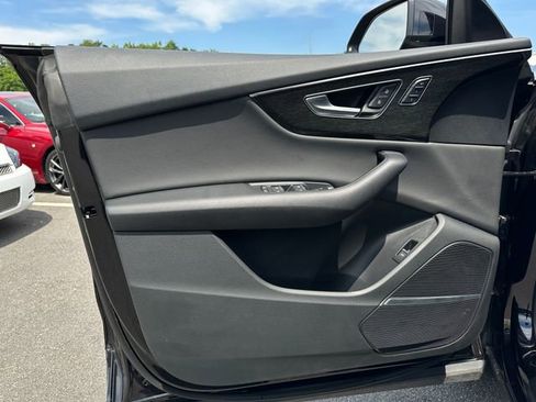 Used 2019 Audi Q8 Prestige w/ Year 1 Package AWD/4WD image 10
