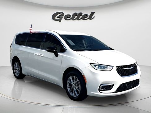 Used 2024 Chrysler Pacifica Touring-L AWD/4WD image 6