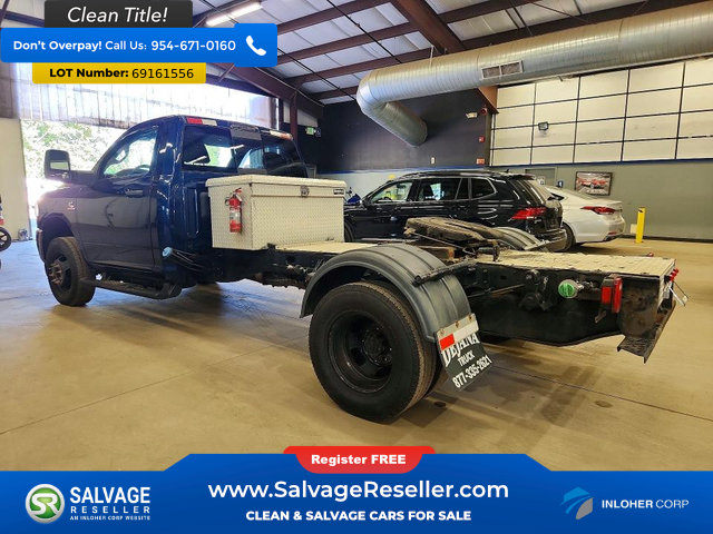 Used 2024 RAM 3500 Tradesman w/ Chrome Appearance Group AWD/4WD image 3
