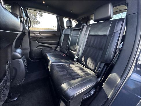 Used 2018 Jeep Grand Cherokee Altitude image 21