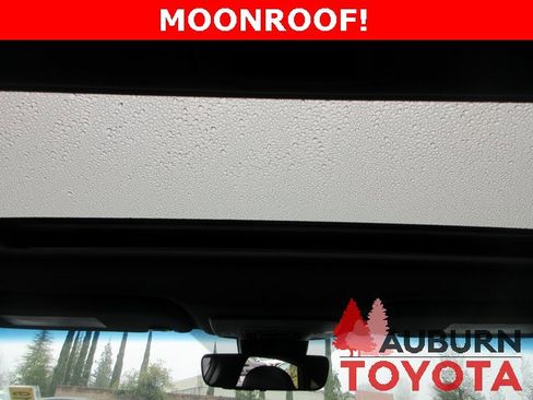 Used 2022 Toyota Avalon XSE image 9