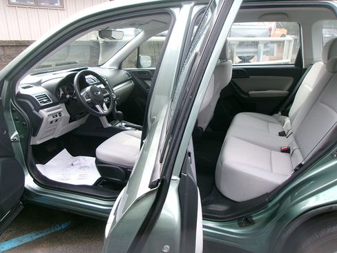 Used 2018 Subaru Forester 2.5i w/ Alloy Wheel Package image 12