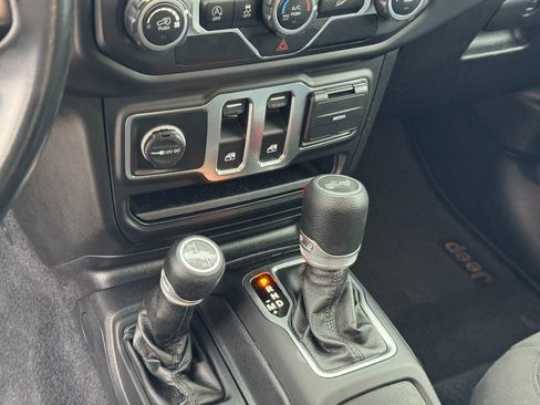 Used 2020 Jeep Wrangler Sport image 15