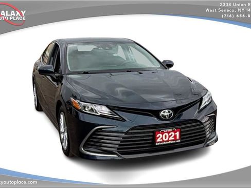 Used 2021 Toyota Camry LE FWD image 3