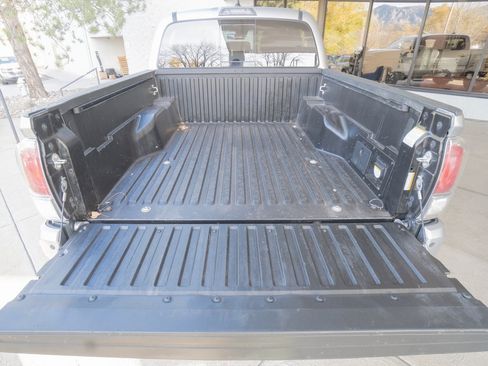 Used 2022 Toyota Tacoma TRD Off-Road image 19