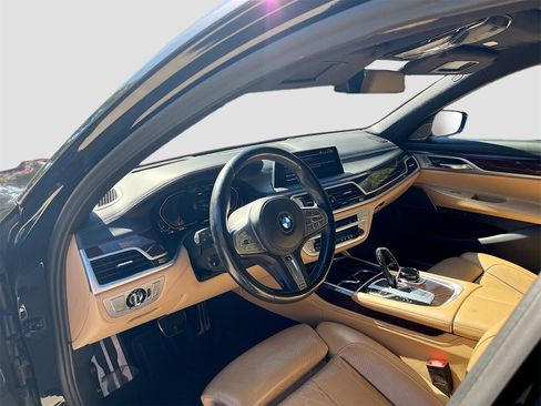 Used 2022 BMW 750i xDrive w/ Executive Package image 9