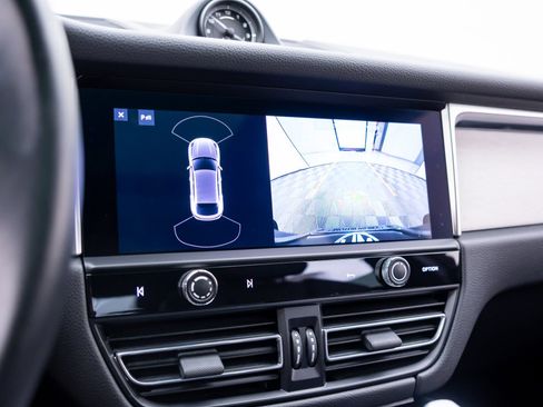 Certified 2023 Porsche Macan AWD/4WD image 24