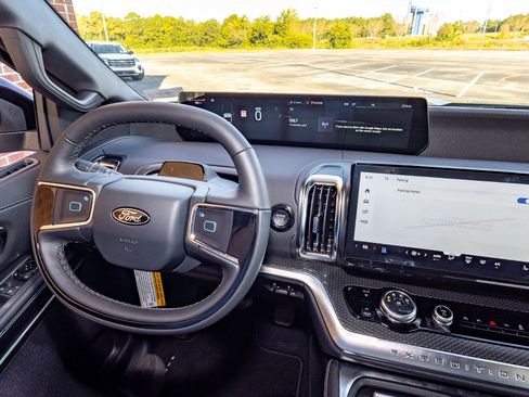 New 2025 Ford Expedition Platinum w/ Stealth Performance Package image 12